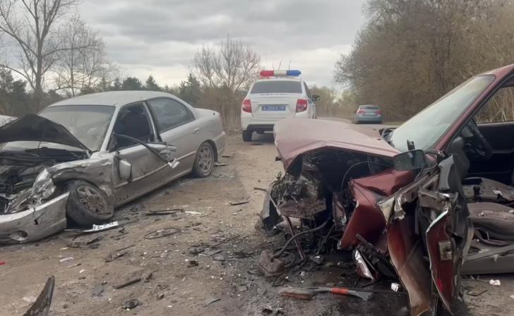 Восьмилетний ребёнок и водители двух авто пострадали в результате ДТП на 1-й Гуторовской в Курске