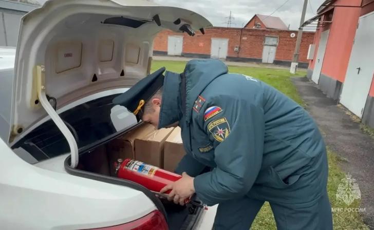 Курские спасатели передали 25 огнетушителей бойцам СВО