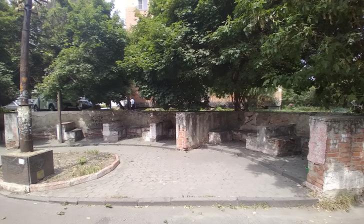 Сквер за концертным центром им. Щепкина в Курске приведут в порядок