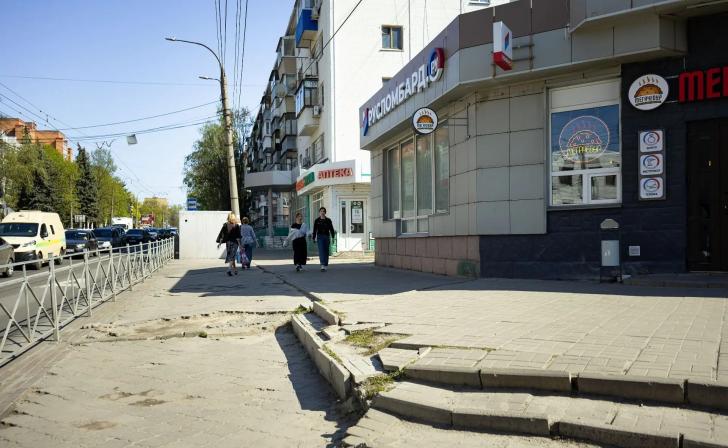 Мэр Маслов предложил курским чиновникам перейти из кабинетного формата планерок на улицы города Мэр Маслов предложил курским чиновникам перейти из кабинетного формата планерок на улицы города