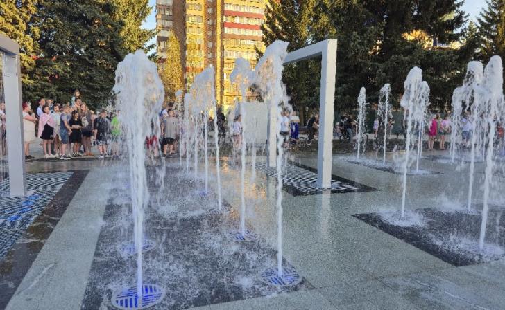 Неизвестные мешают работе нового фонтана в Железногорске Курской области