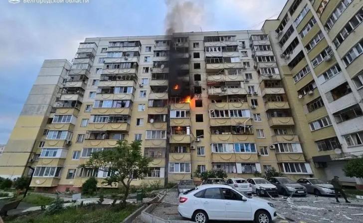 Трёхлетняя девочка и трое взрослых  пострадали в Белгороде от попадания беспилотника в многоэтажку
