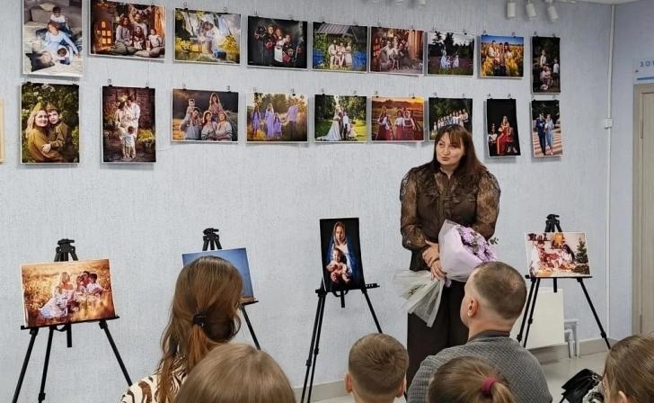 Фотовыставка к Международному дню семьи открылась в Курске