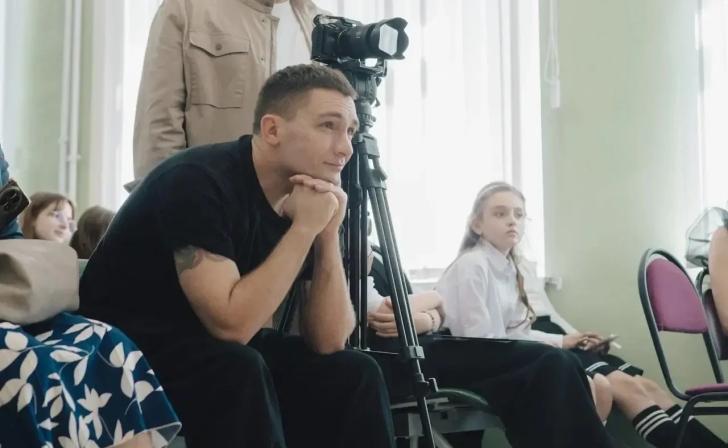 Актер Никита Павленко приехал в Курск как спикер общества «Знание»