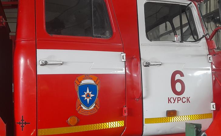 В Курске ночью сгорел поливомоечный КАМАЗ