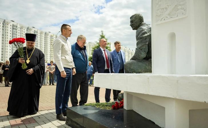 Куряне почтили память Вячеслава Клыкова