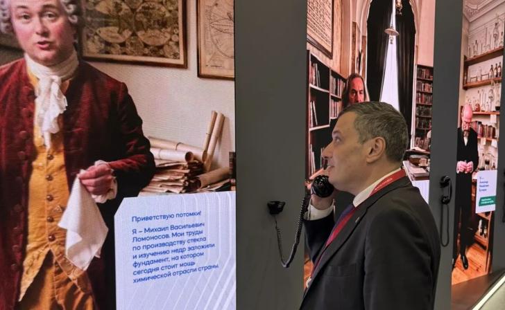Александр Хинштейн поздравил курян с Днём русского языка