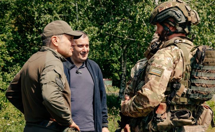 Телеведущий Владимир Соловьёв снимает фильм о работе бригады «БАРС-Курск» Телеведущий Владимир Соловьёв снимает фильм о работе бригады «БАРС-Курск»