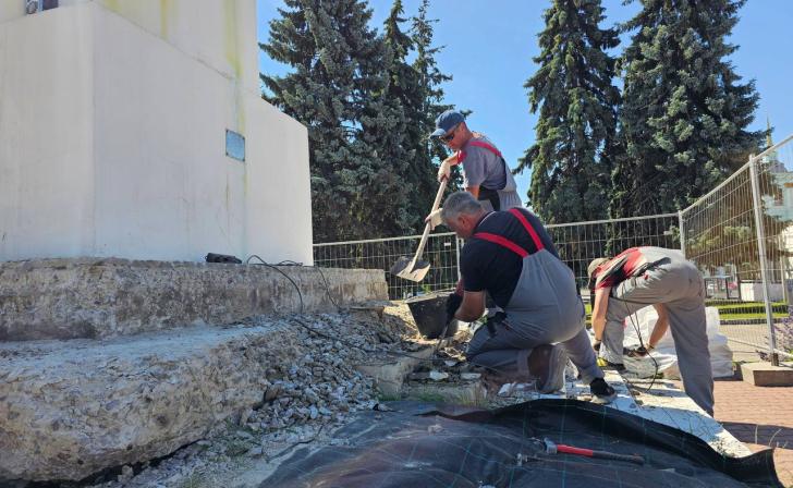 В Курске в Первомайском парке начали реставрировать памятник Александру Невскому В Курске в Первомайском парке начали реставрировать памятник Александру Невскому