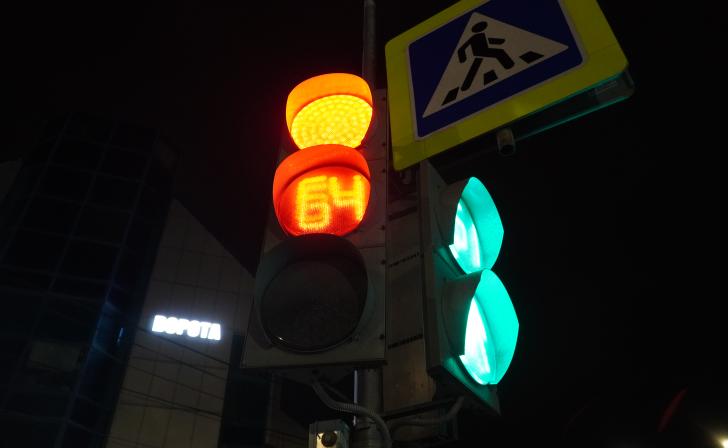 В Курске устанавливают 12 новых светофоров и модернизируют 23 существующих В Курске устанавливают 12 новых светофоров и модернизируют 23 существующих