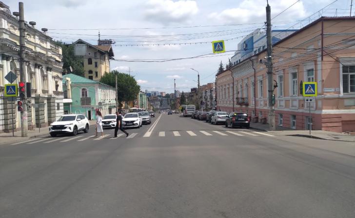 В Курске чиновники призвали владельцев зданий на улице Дзержинского отремонтировать фасады