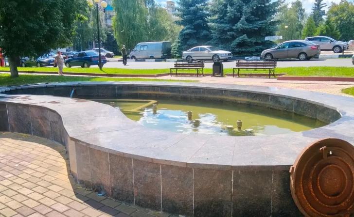 В Курске восстановили работу фонтана возле памятника Свиридову