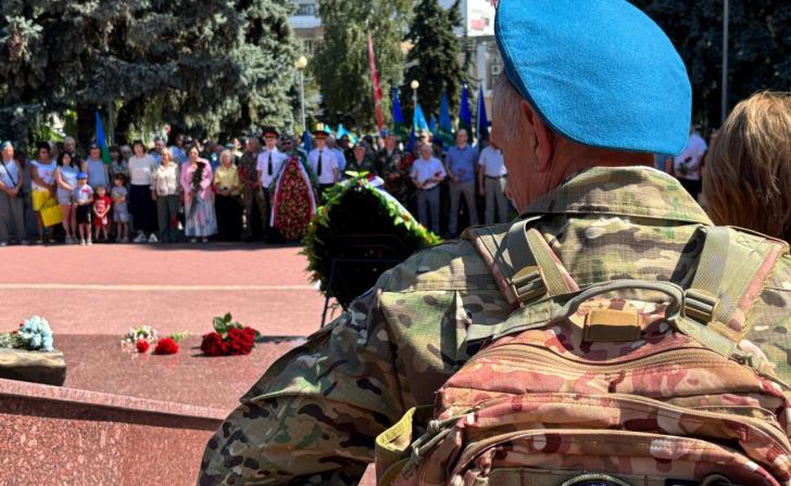 В Курске празднуют День Воздушно-десантных войск России