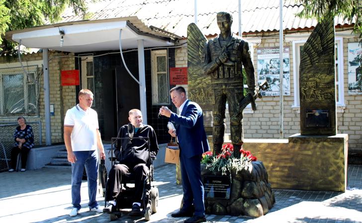 В Курской области в День ВДВ открыли мемориал в честь героев СВО