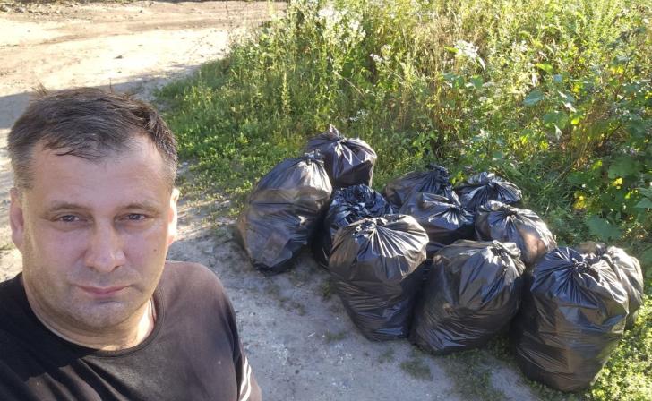 Волонтеры собрали с берегов реки Кур 40 мешков мусора