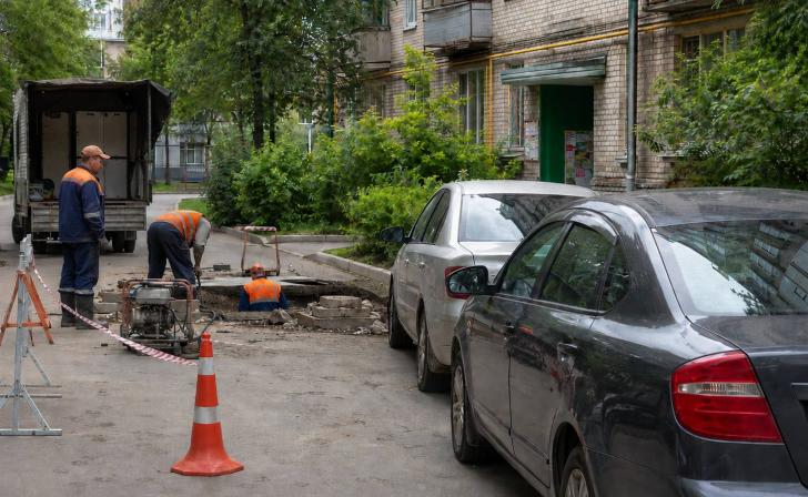 Курских водителей просят не парковать авто в местах проведения ремонтов