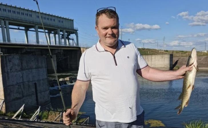 Министр природных ресурсов похвастался пойманной на Курском водохранилище щукой