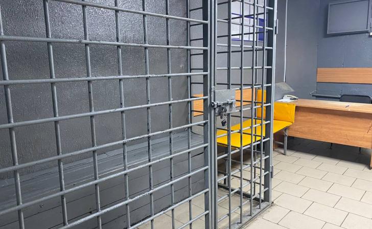 В Курской области подозреваемого в краже из автомобиля заключили под стражу В Курской области подозреваемого в краже из автомобиля заключили под стражу