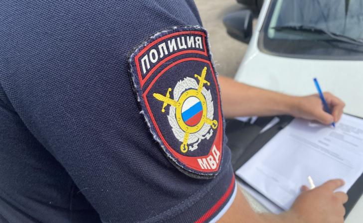 В Курской области пассажира такси подозревают в хранении наркотиков