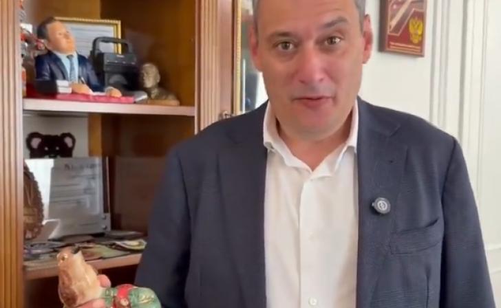Хинштейн рассказал, какие дорогие ему вещи находятся в рабочем кабинете Хинштейн рассказал, какие дорогие ему вещи находятся в рабочем кабинете