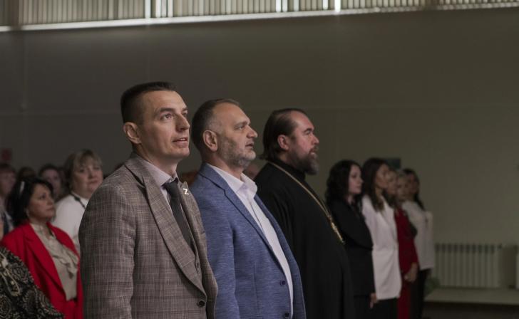 В Курске педагогам дошкольного образования вручили награды В Курске педагогам дошкольного образования вручили награды