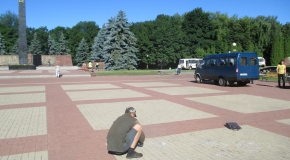 На Мемориале затирают плитку перед визитом первых лиц
