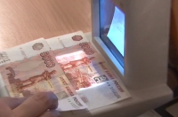 В курских магазинах не смогли отличить фальшивые деньги от настоящих