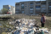 Курск. Котлован бросили во дворе
