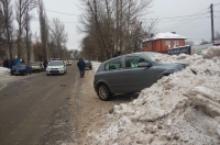 Курск. Иномарка в результате ДТП застряла в сугробе