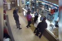 У посетителя одного из курских кафе похитили дорогие аудиоколонки