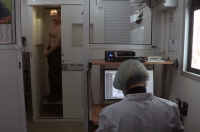 Бездомным и нуждающимся курянам выдавали обеды после предъявления справки от врача