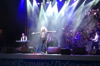 Игорь Николаев на сцене выпил за любовь курской молодёжи