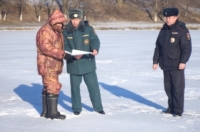 Спасатели предупреждают курян об опасности выхода на лёд