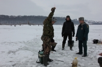 Главный спасатель Курской области лично побеседовал с рыбаками о безопасности
