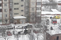 В Курске прохожие снегом тушили горящий автомобиль