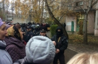 Курская область. Предполагаемого убийцу мальчика встретили возмущённые железногорцы