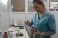 Что эксперты обнаружили в красной икре, которой торгуют по объявлению в Курске?
