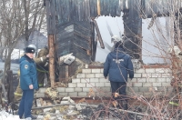 Двое курян погибли в доме во время пожара
