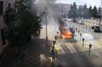 В центре Курска сгорел автомобиль (ВИДЕО)