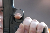 В Курске полицейский стрелял, отгоняя детей от своей машины