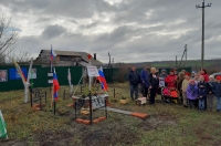 В Курском районе требуют снести самодельный памятник героям ВОВ