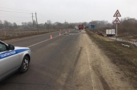 В Курской области при столкновении легковушки с грузовиком погибли два человека