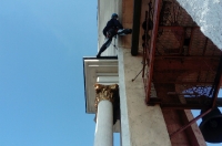 Курские промышленные альпинисты начали ремонт фасада Храма Георгия Победоносца