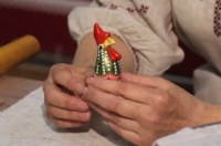 Для курян провели мастер-класс по изготовлению керамической игрушки-свистульки