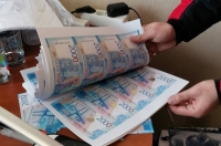 В интернете курянам продавали поддельные деньги