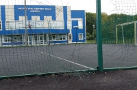 «Жители варварски относятся к спортивным объектам»: администрация Курска объяснила сломанный забор ФОКа