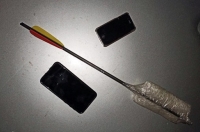 Курянина с самодельным арбалетом задержали у стен колонии