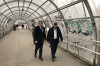 Куряне показали состояние надземного перехода возле Центрального рынка