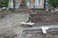 В поселке Камыши Курского района приостановили реконструкцию памятника воинам, погибшим в годы ВОВ