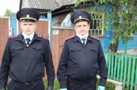 Курские полицейские вынесли из горящего дома мужчину